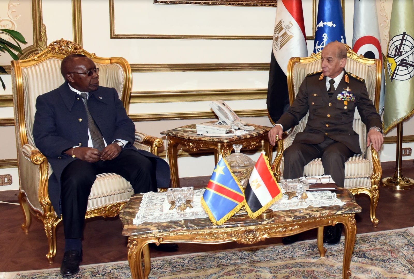 بالفيديو.. وزير الدفاع ونظيره الكونغولي يبحثان زيادة أوجه التعاون العسكري والأمني بين البلدين
