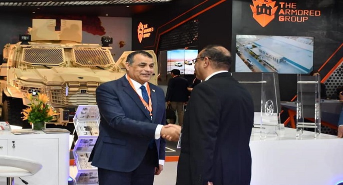 وزير الدولة للإنتاج الحربي يتفقد جناح الوزارة بمعرض “IDEX 2023” في الإمارات