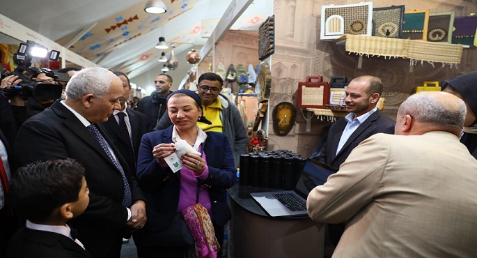 بالصور.. وزيرة البيئة: إعادة تدوير المخلفات أصبح مصدر رزق للعديد من الشباب