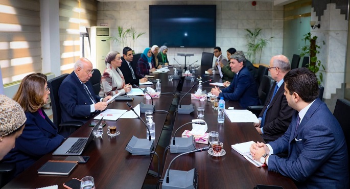 بالصور.. وزيرة البيئة تناقش مع مدير بنك الاستثمار الأوروبي التعاون المشترك في الاستثمار البيئي