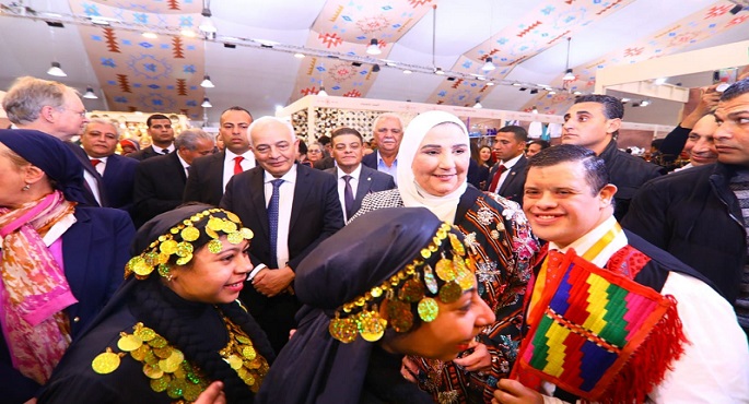 بالصور.. وزيرة التضامن تفتتح معرض ديارنا للحرف اليدوية والتراثية