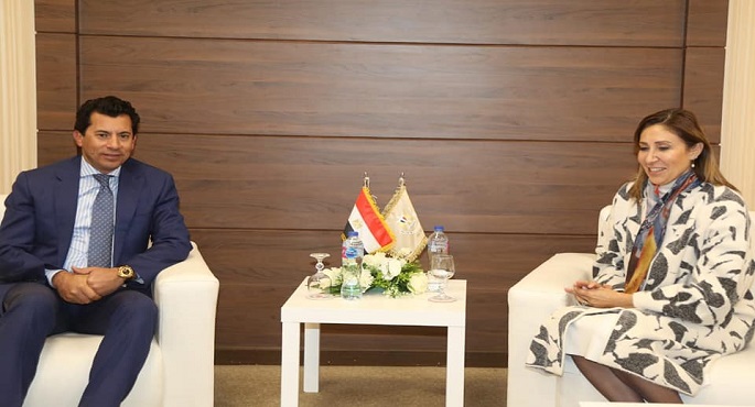 وزيرة الثقافة تلتقي وزير الشباب والرياضة وتُشيد بدور المتطوعين في تنظيم معرض القاهرة الكتاب