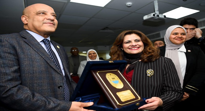بالصور.. وزيرة الهجرة تتفقد توسعات مبادرة “قدم صحيح” بمستشفيات جامعة أسوان