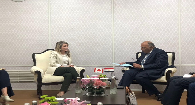 بالصور.. وزير الخارجية يلتقي وزيرة خارجية كندا