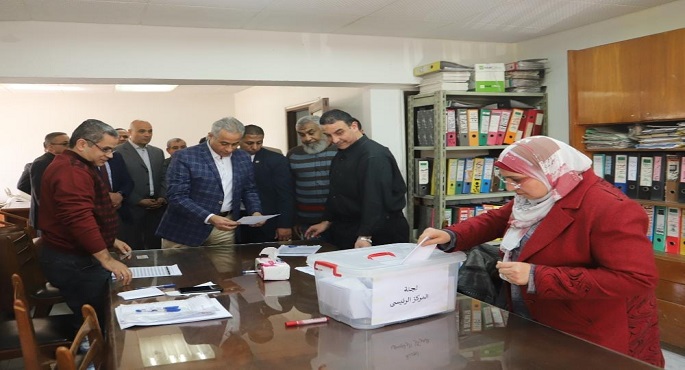 بالصور .. وزير القوى العاملة يتفقد لجنتي الكراكات المصرية والنيل للمجمعات الإستهلاكية