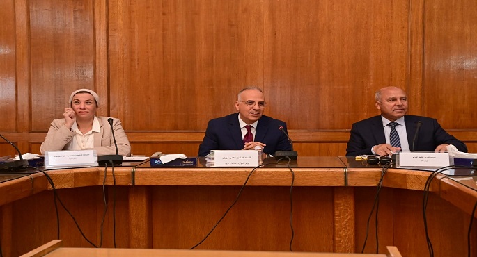 بالصور .. اللجنة العليا لتراخيص الشواطىء توافق على 32 طلب لمشروعات تنموية في 6 محافظات