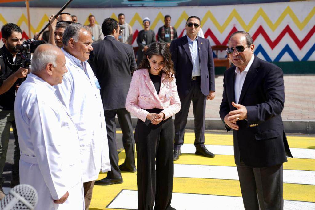 بالفيديو والصور.. خلال تفقده قرية “المعصرة” بالمنيا.. السيسي: مشروعات التنمية هدفها المواطن في كل مكان ولن ننسى أبدا أهالي الصعيد والريف