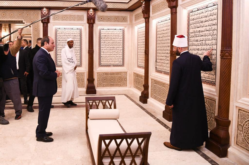بالفيديو والصور.. الرئيس السيسي يشارك العاملين بالعاصمة الإدارية في سحور أولى ليالي رمضان.. ويفتتح مركز مصر الثقافي الإسلامي