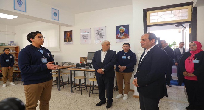 بالصور.. الرئيس السيسي يتفقد مدرسة المتفوقين بالمنيا الجديدة