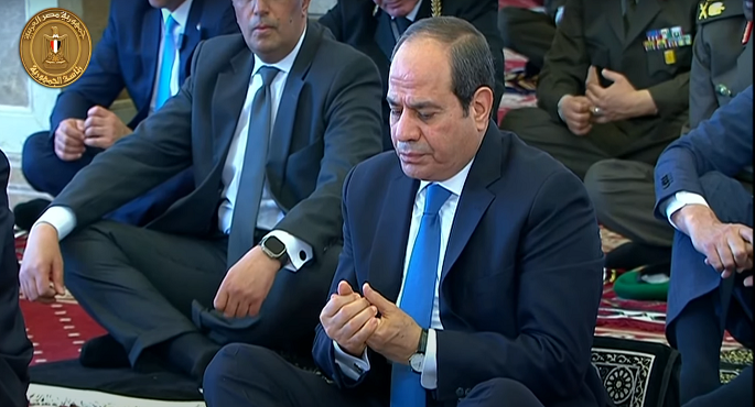 الرئيس السيسي يؤدي صلاة الجمعة بمسجد المشير طنطاوي بمناسبة يوم الشهيد