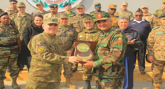 بالصور.. القوات المسلحة تنظم زيارة للملحقين العسكريين العرب والأجانب المعتمدين بمصر إلى قيادتى قوات المظلات والصاعقة