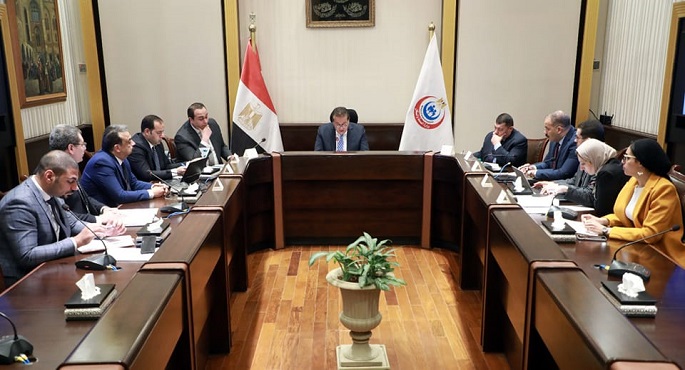 وزير الصحة يعقد اجتماعا لمتابعة الموقف التنفيذي لتشغيل الوحدات الصحية بمشروع “حياة كريمة”