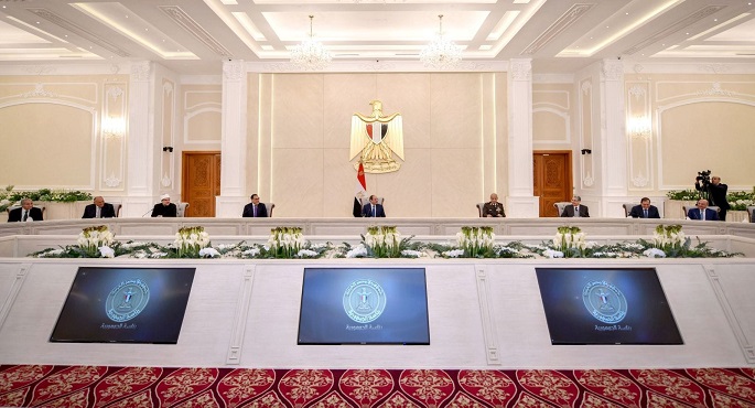 بالصور.. الرئيس السيسي يستعرض خطة الحكومة لنقل الوزارات ومختلف أجهزة ومؤسسات الدولة للعاصمة الإدارية الجديدة