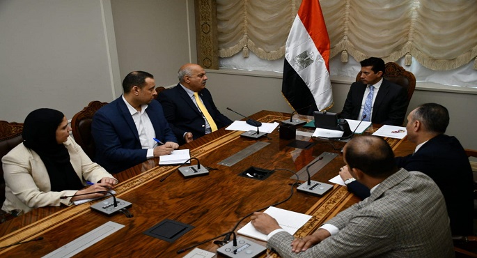 بالصور.. وزير الرياضة يناقش مع رئيس اتحاد الرماية استعدادات استضافة بطولة العالم