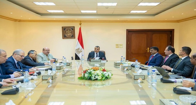 “وزير الدولة للإنتاج الحربي” يبحث مع وفد شركة “فومتك الهندية” أوجه التعاون المشترك