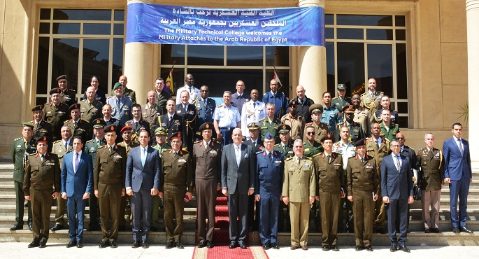 بالصور.. القوات المسلحة تنظم زيارة للملحقين العسكريين العرب والأجانب المعتمدين في مصر للكلية الفنية العسكرية