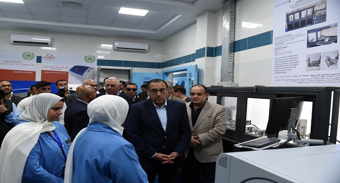 بالصور.. عقب جولته بعدد من مشروعات المنطقة الاقتصادية لقناة السويس.. مدبولي يشهد افتتاح المعامل المركزية الجديدة بميناء العين السخنة