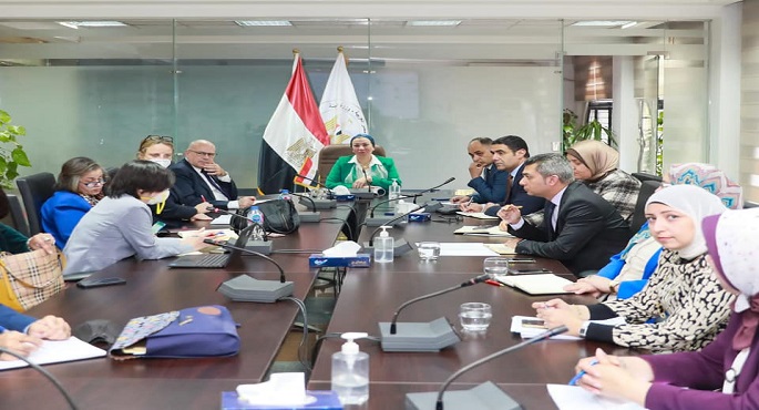 بالصور.. وزيرة البيئة تستعرض مع بعثة البنك الدولي مستجدات مشروع إدارة تلوث الهواء وتغير المناخ بالقاهرة الكبرى