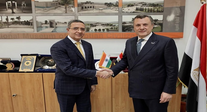 وزير السياحة يبحث مع سفير دولة الهند في القاهرة سبل تعزيز التعاون المشترك