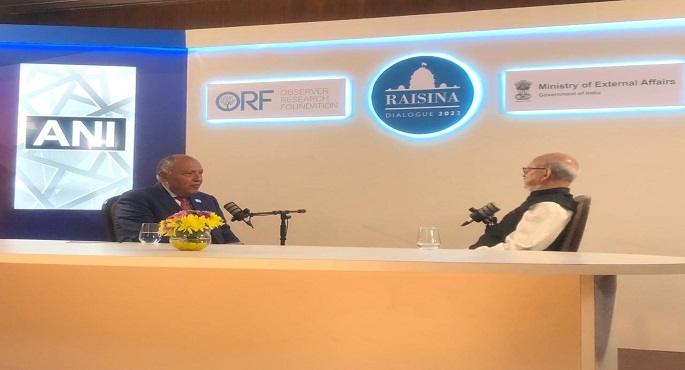 بالصور.. وزير الخارجية يجري لقاء إذاعيا حول عمل المناخ الدولي في إطار حوار “رايسينا” بالهند