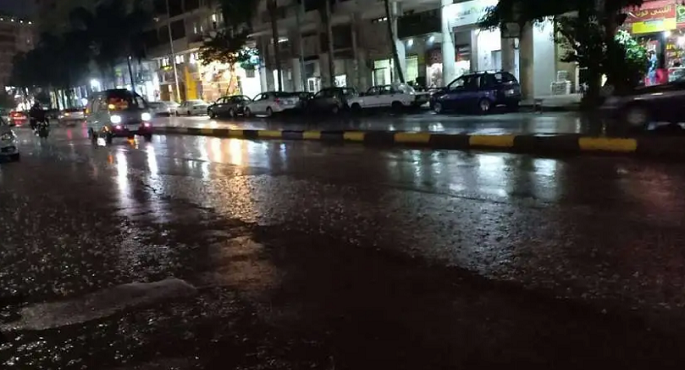 محافظة القاهرة: رفع درجة الاستعداد للتعامل مع احتمالية سقوط الأمطار وتوزيع الشفاطات بالمحاور الرئيسية
