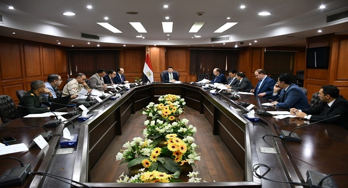 وزير الشباب يناقش مع عدد من ممثلي الجهات إدارة وتشغيل مدينة مصر الدولية للألعاب الأوليمبية