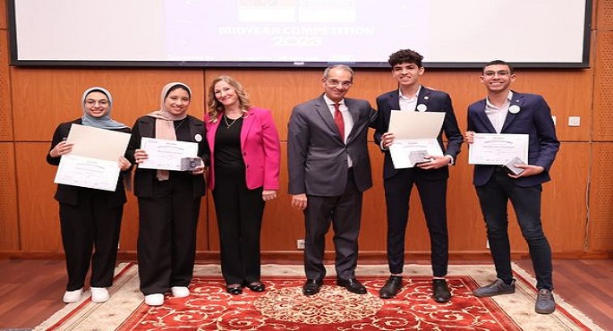 بالصور.. وزير الاتصالات وتكنولوجيا المعلومات يكرم الفائزين فى مسابقة DECI-GEEKS