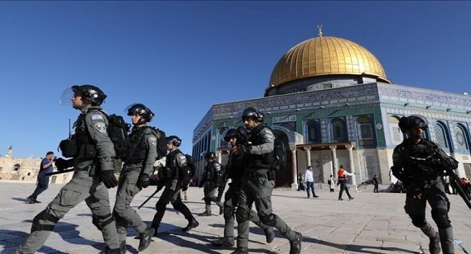مستوطنون يقتحمون باحات المسجد الأقصى وجرافات الاحتلال تستهدف أراضى القدس وجنين