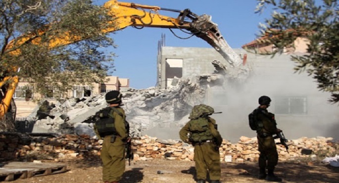 الاحتلال يجرف أرضًا فلسطينية وينصب بيوتًا متنقلة تمهيدًا لتحويلها لمُستوطنة في “نابلس”