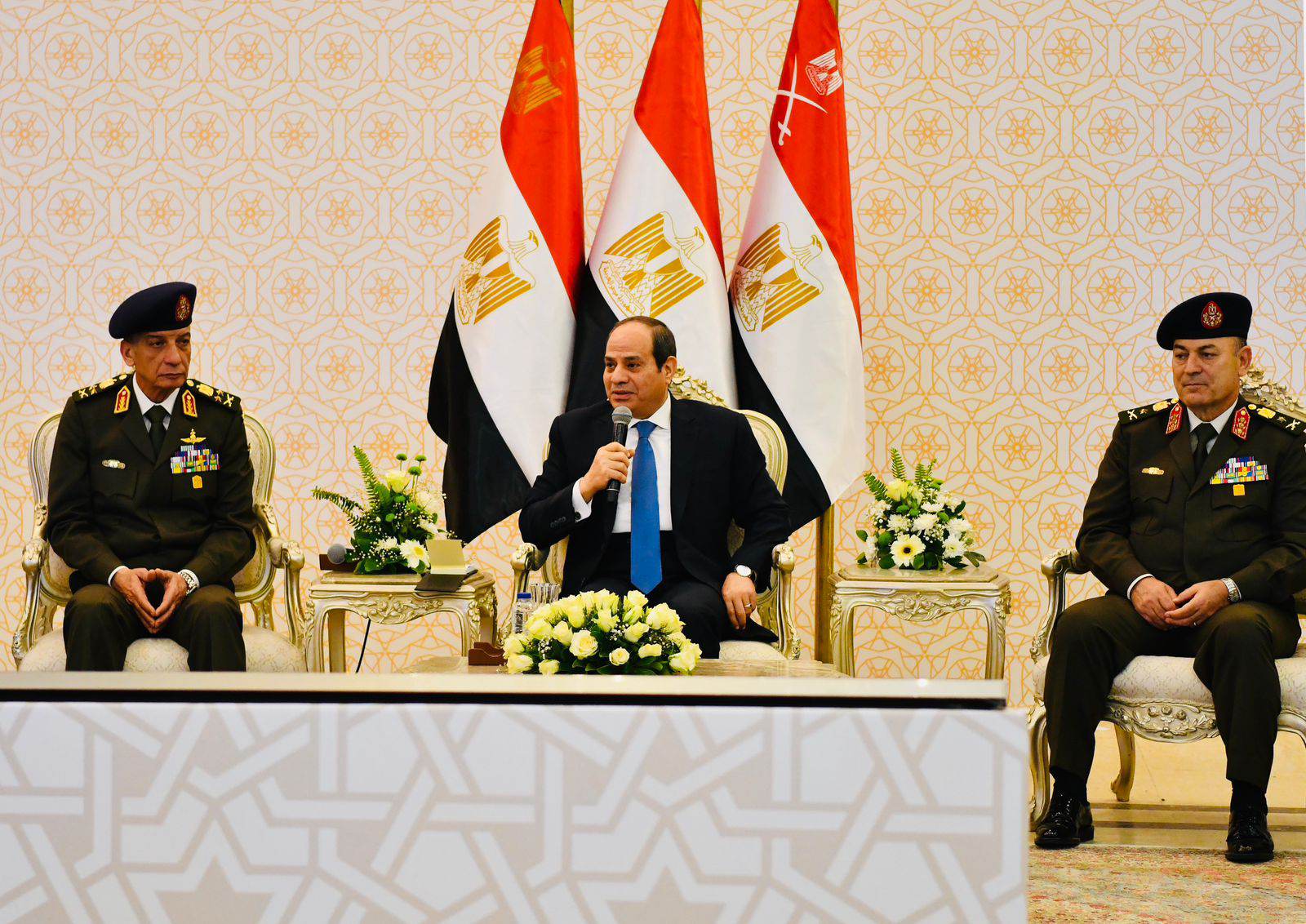 الرئيس السيسي يجتمع بقادة القوات المسلحة بمناسبة يوم الشهيد