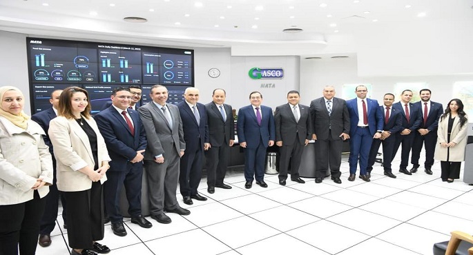 وزير البترول يتفقد تطورات المركز القومى للتحكم فى الشبكة القومية للغازات