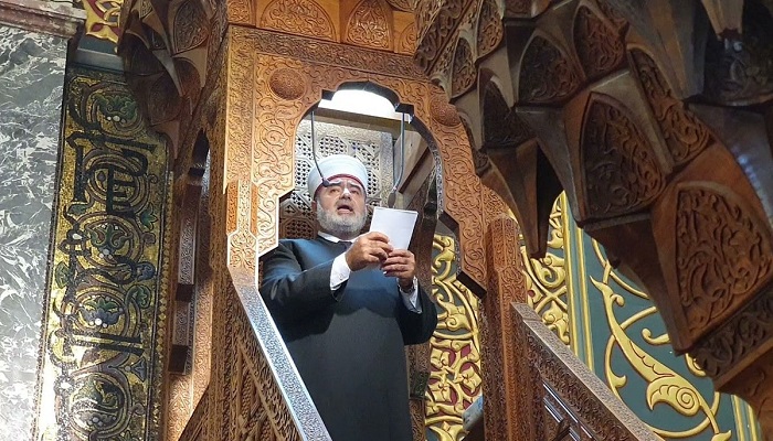 الاحتلال الإسرائيلي يبعد خطيب “الأقصى” عن المسجد لمدة أسبوع