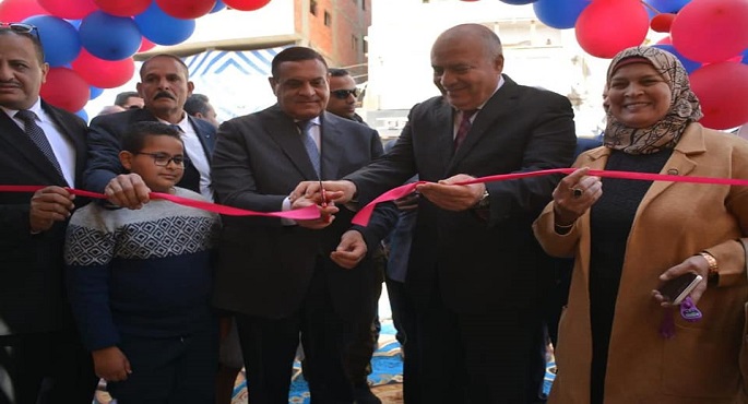 بالصور ..وزير التنمية المحلية ومحافظ قنا يفتتحان معارض ” أهلا رمضان ” بقرية خزام ومدينة قنا