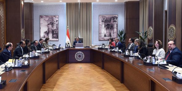 بالصور.. رئيس الوزراء يستكمل استعراض مقترح الخطة الاستثمارية للعام المالي 2023 – 2024