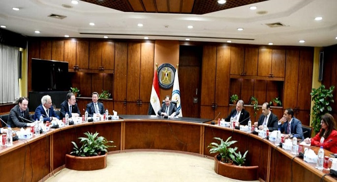 بالصور .. وزير البترول يستقبل الوفد الاقتصادي اليوناني