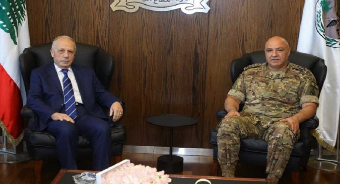 وزير الدفاع اللبناني يبحث مع قائد الجيش الوضع الأمني العام في البلاد