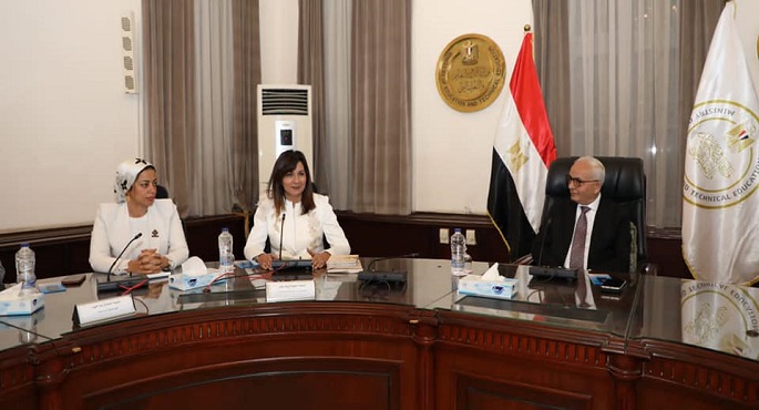 بالصور.. وزير التربية والتعليم يستقبل السفيرة نبيلة مكرم ووفد تنسيقية شباب الأحزاب والسياسيين