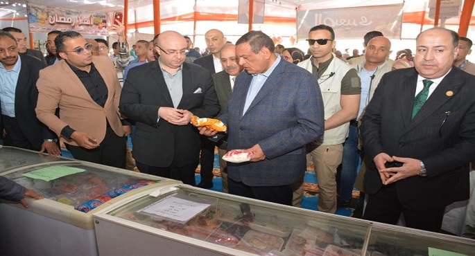 بالصور .. وزير التنمية المحلية: لدينا 25 ألف منفذ متحرك وثابت لتوفير السلع الأساسية بتخفيضات عن الأسواق