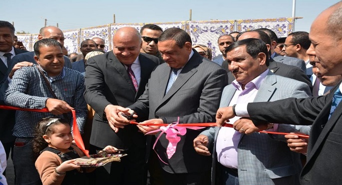 بالصور .. ضمن مشروعات برنامج التنمية المحلية بصعيد مصر : وزير التنمية المحلية ومحافظ قنا يفتتحان محطة صرف صحي نقادة