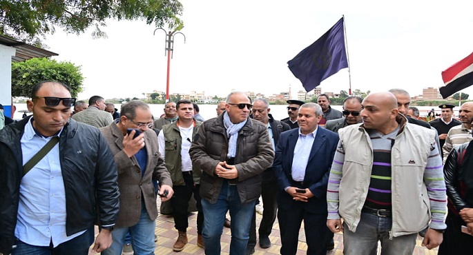 بالصور.. وزير الري يتفقد أعمال تطهير فرع رشيد وعدد من الترع الرئيسية
