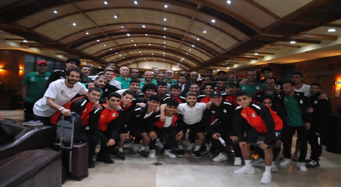 وزير الرياضة ورئيس اتحاد الكرة يستقبلان بعثة المنتخب الأولمبي بمطار القاهرة