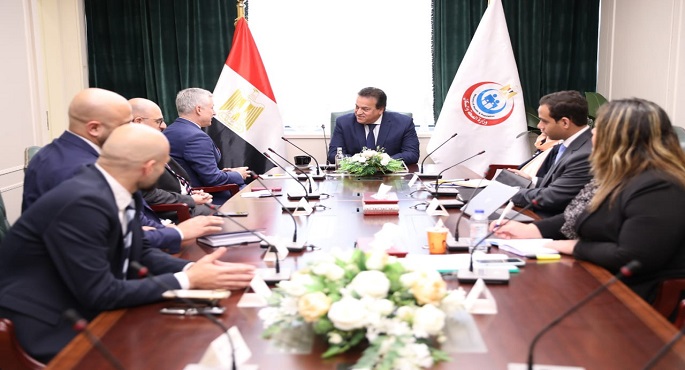 وزير الصحة يناقش مع ممثلي شركة أمريكية تطوير الخدمات لمرضى «أنيميا البحر المتوسط»