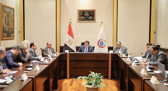 بالصور.. وزير الصحة يؤكد أهمية دور  لجنة دراسة تحسين أحوال الأطباء