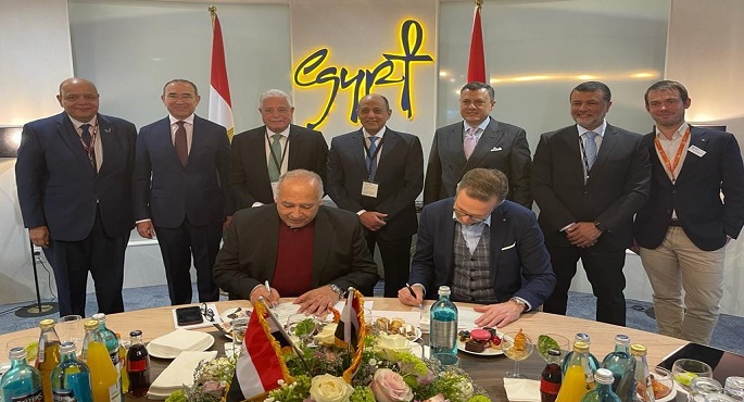 بالصور.. وزير الطيران يشهد توقيع بروتوكولات تعاون لمصر للطيران وإير كايرو مع عدد من وكلاء السفر والسياحة