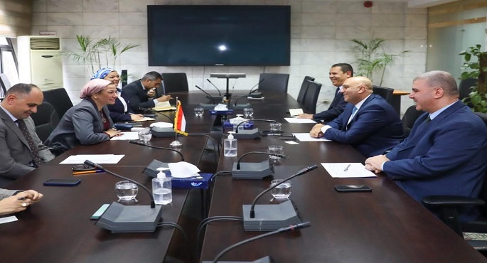 وزيرة البيئة تبحث مع جهاز تنمية المشروعات المتوسطة والصغيرة ومتناهية الصغر تمويل المشروعات الإستثمارية البيئية