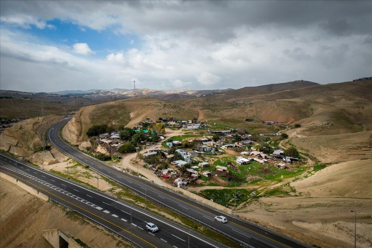 عرب الخان الأحمر ..إلى أين؟