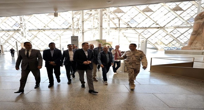 بالصور .. وزير السياحة والآثار يتفقد آخر مستجدات العمل بالمتحف المصري الكبير