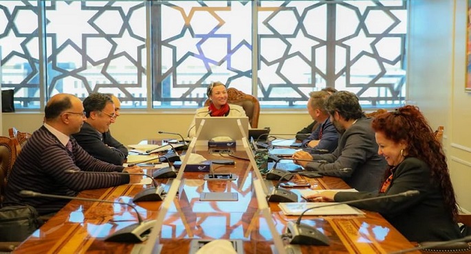 وزيرة البيئة تبحث مع ممثلى شركة القناة للسكر نتائج استخدام مادة EM فى معالجة الصرف الصناعي بالشركة