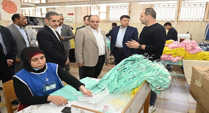 بالصور .. وزير الصناعة ومحافظ الغربية يتفقدان الصناعات النسيجية والمنطقة الصناعية القديمة بالمحلة الكبرى