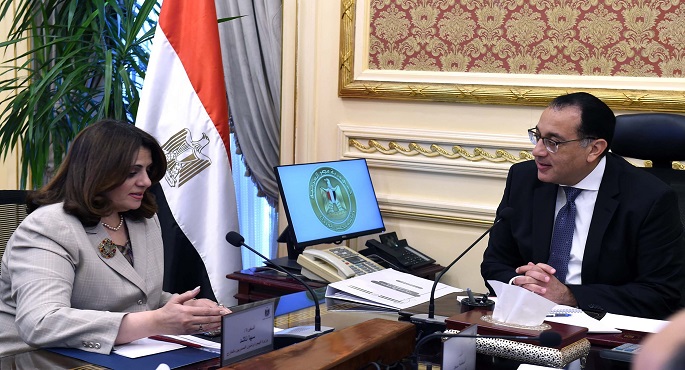 بالصور .. رئيس الوزراء يلتقي وزيرة الهجرة لاستعراض عدد من ملفات العمل